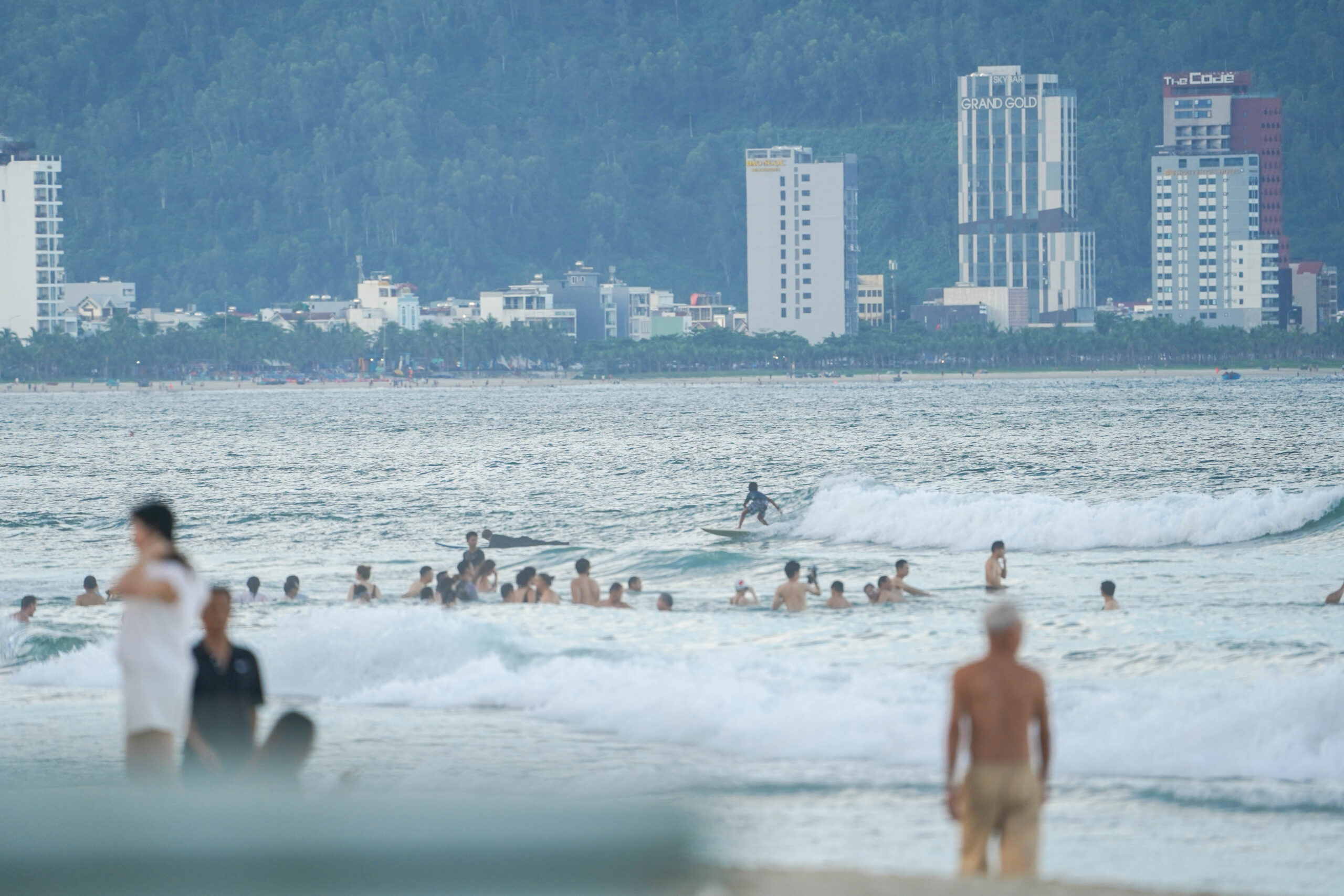The Best Surf Spots in Vietnam for Beginners